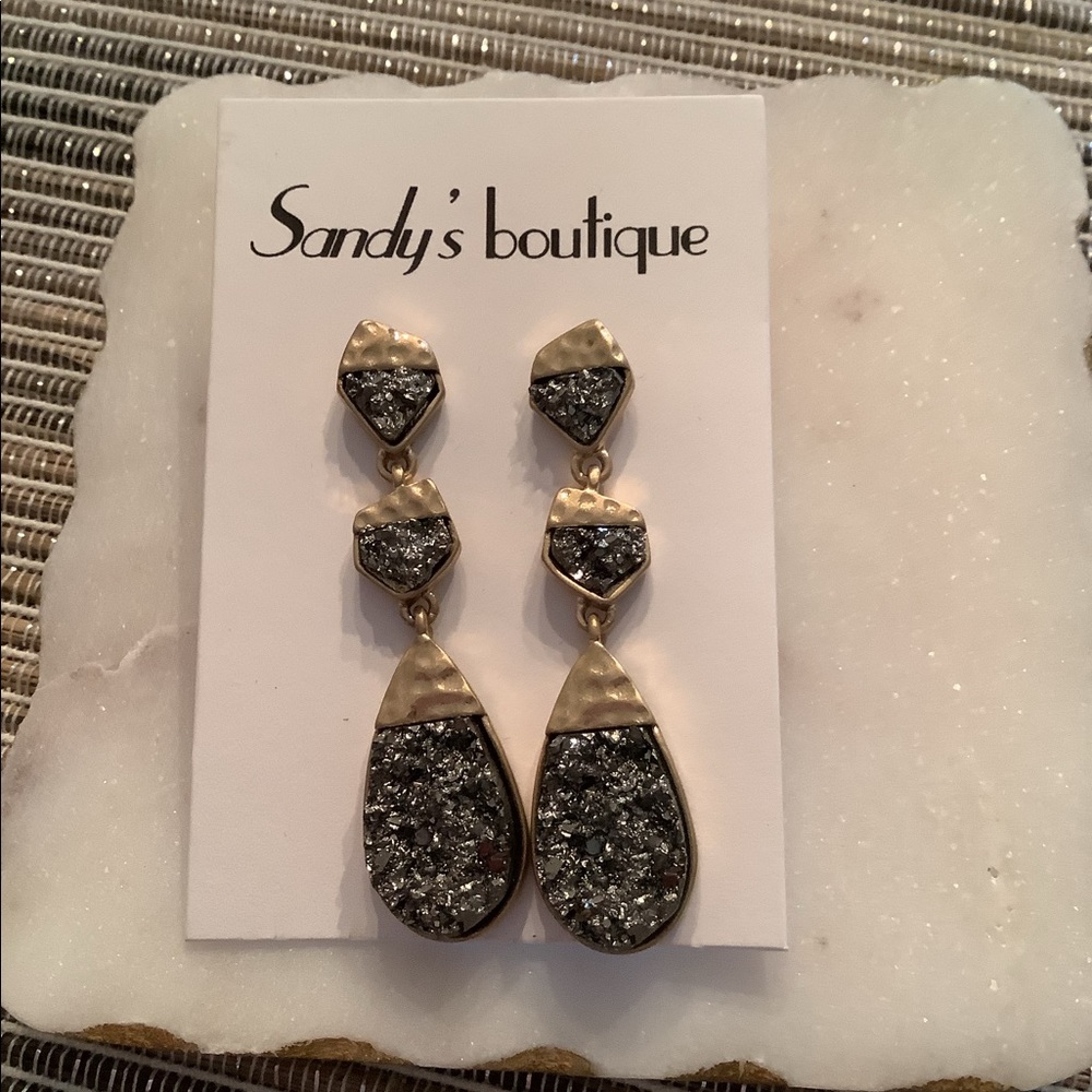 Earrings Post Dangle Druzy Stones Black & Gold NWT.